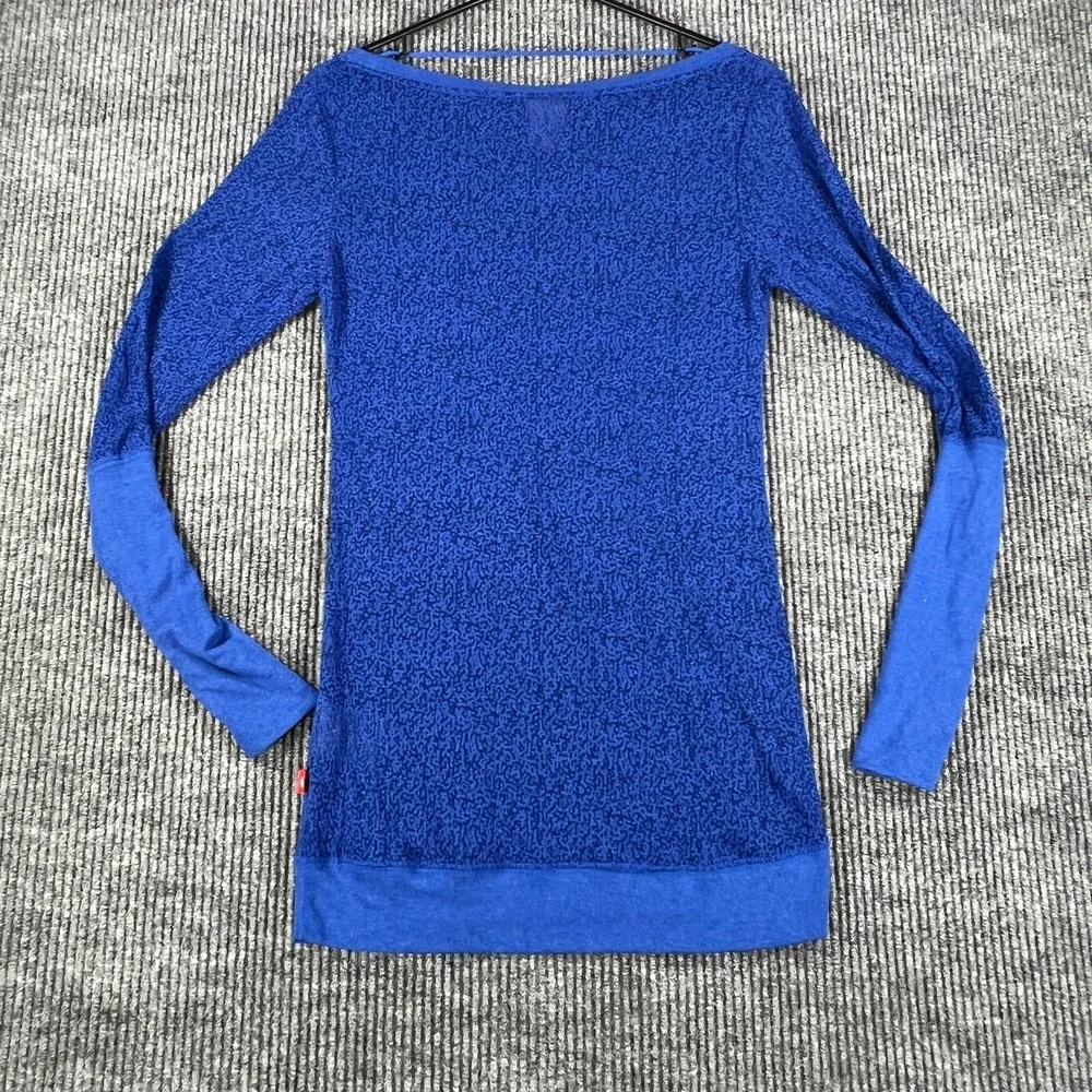 Nike‎ Shirt Womens Size Medium Blue Long Sleeve Activewear Lightweight Sharp